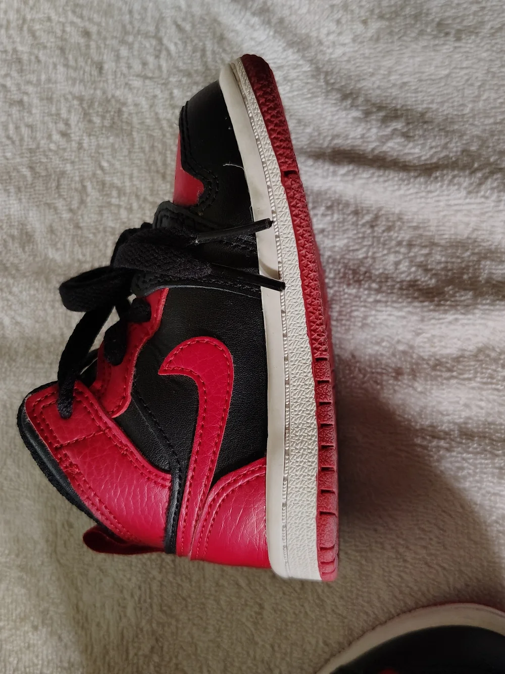 Jordan Toddler Black & Red High-Top Sneakers 1 Mid TD